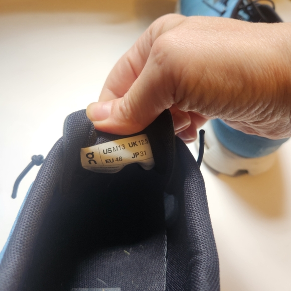 On Cloud 5 Running shoes size 13 in EUC - Picture 10 of 13